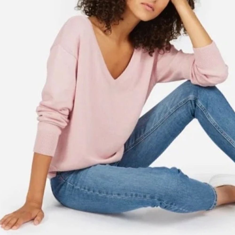 Everlane The Cotton Long Sleeve V-Neck Oversized Cropped Sweater Pink in Size XS